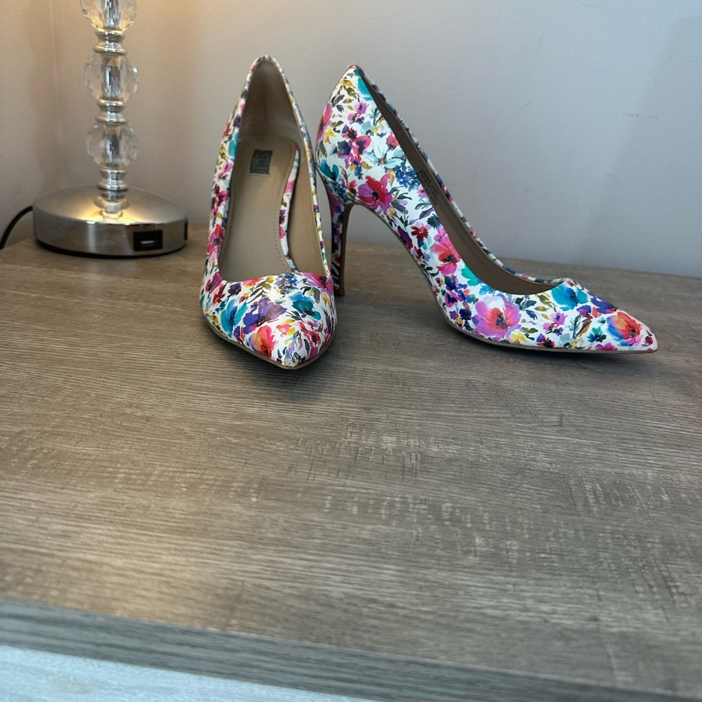 G.I.L.I. Multicolor Floral Heels